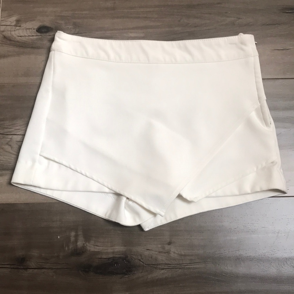H&M Divided white skort!